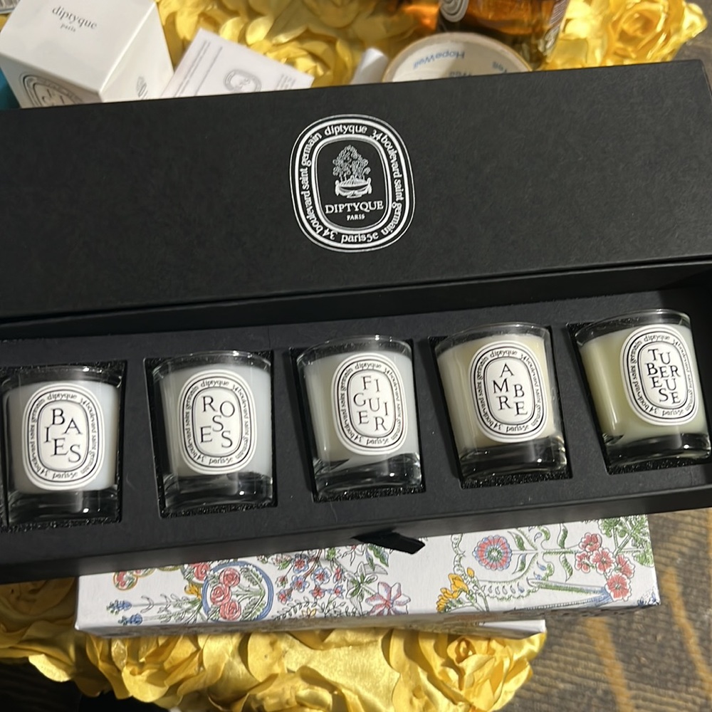 SET OF FIVE LIMITED-EDITION SCENTED CANDLES 5 X 35G